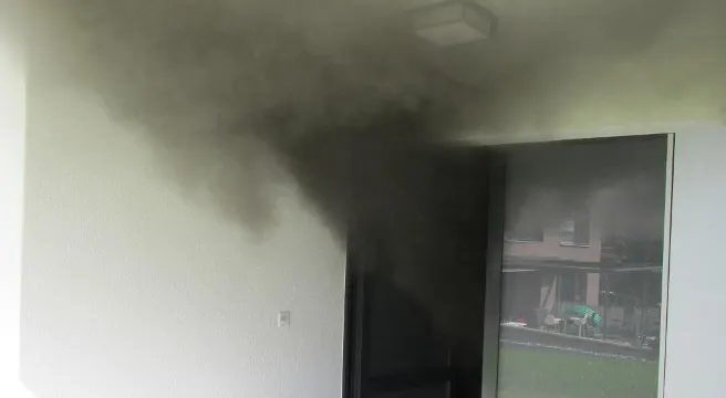 Zweifamilienhaus in Mollis fängt Feuer