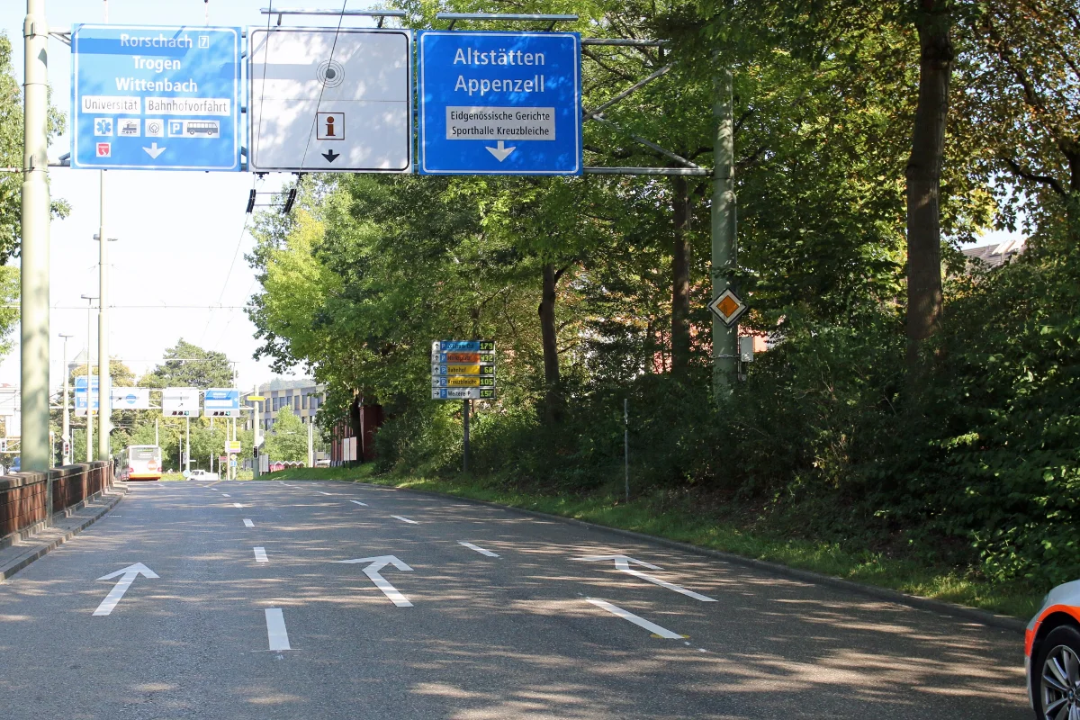 St. Gallen SG - Beim Spurwechsel kollidiert