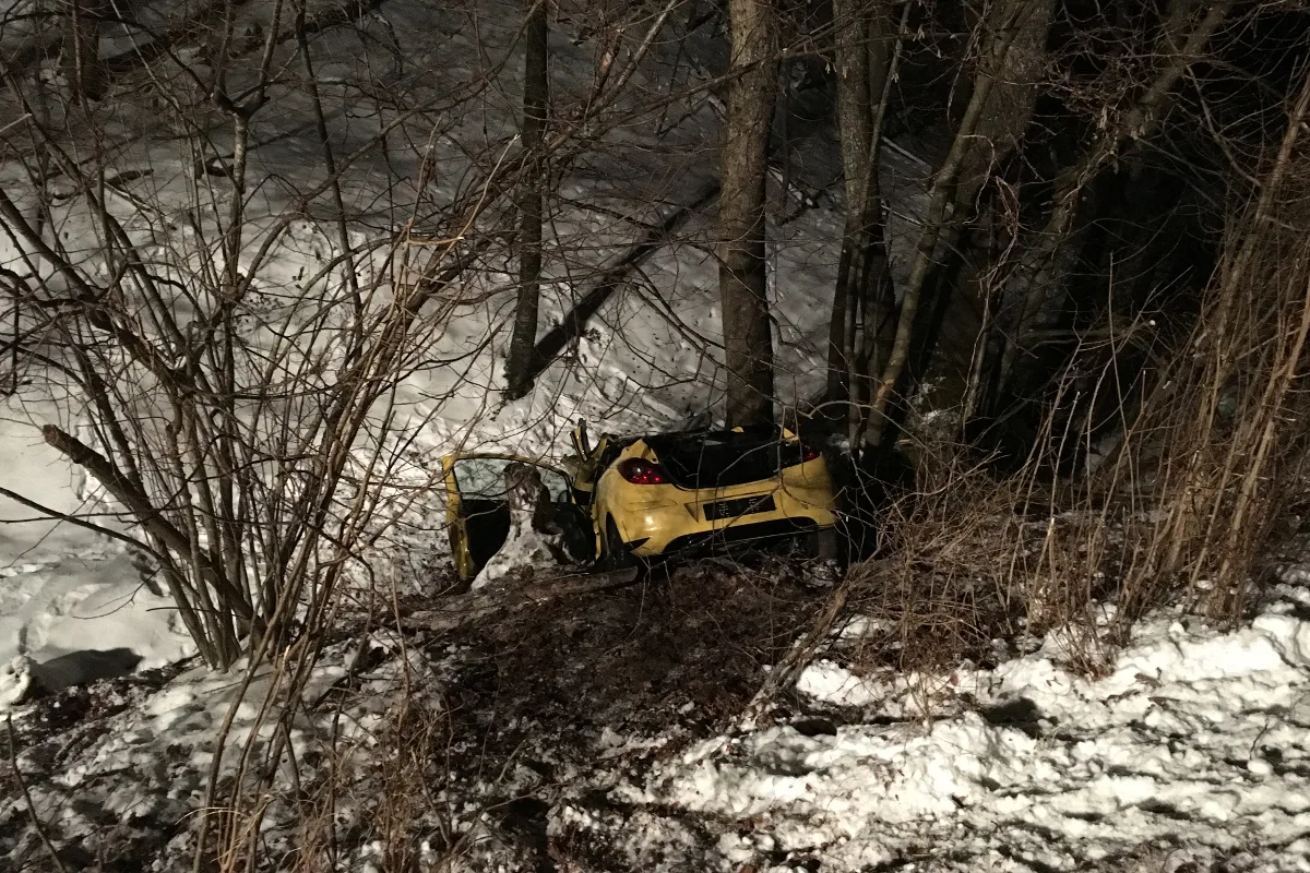 Küttigen AG - Autofahrerin (23) schwebt nach Alleincrash in Lebensgefahr