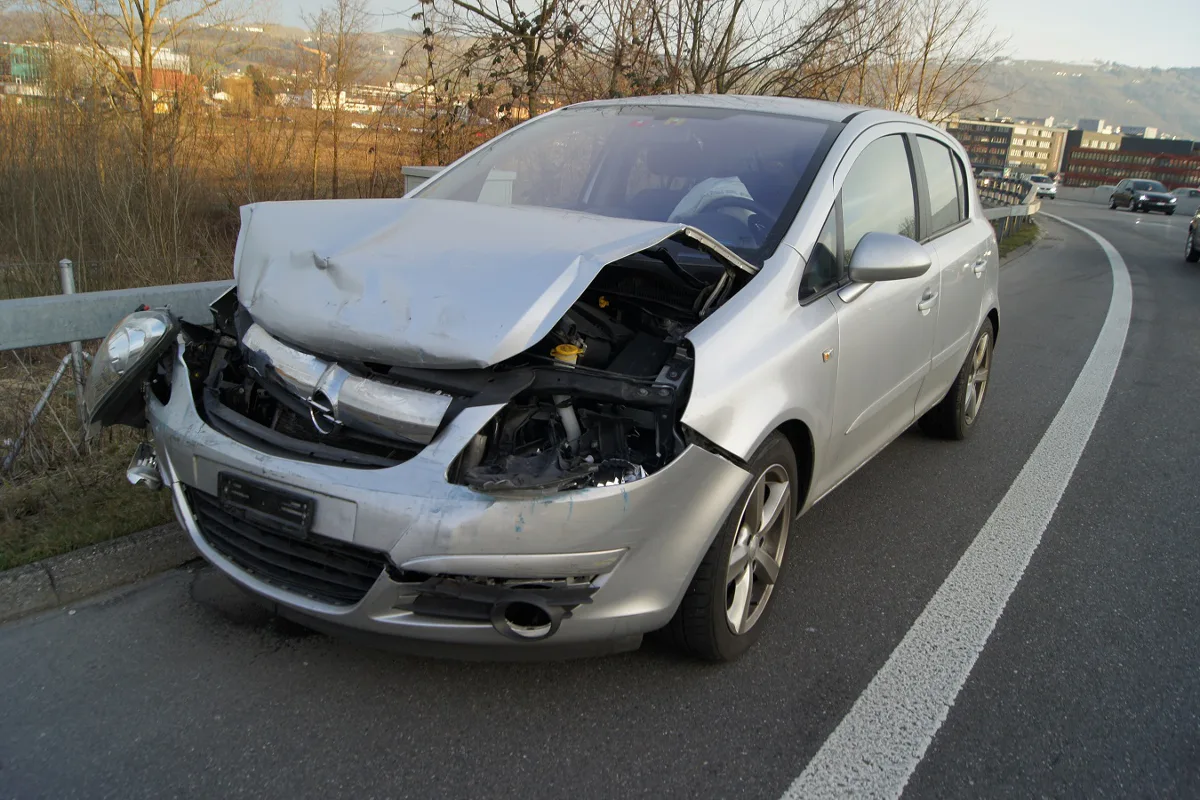 Acht Verkehrsunfälle in drei Stunden auf Zugs Strassen
