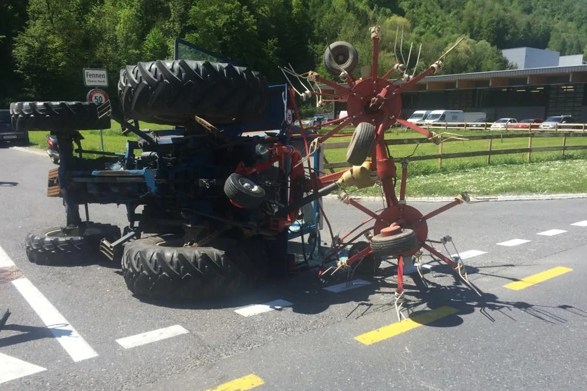 Niederurnen: Brite fährt Traktor um