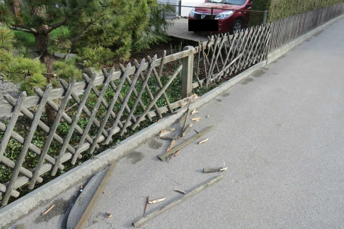 Schafisheim: Nach Kollision mit Gartenzaun aus dem Staub gemacht