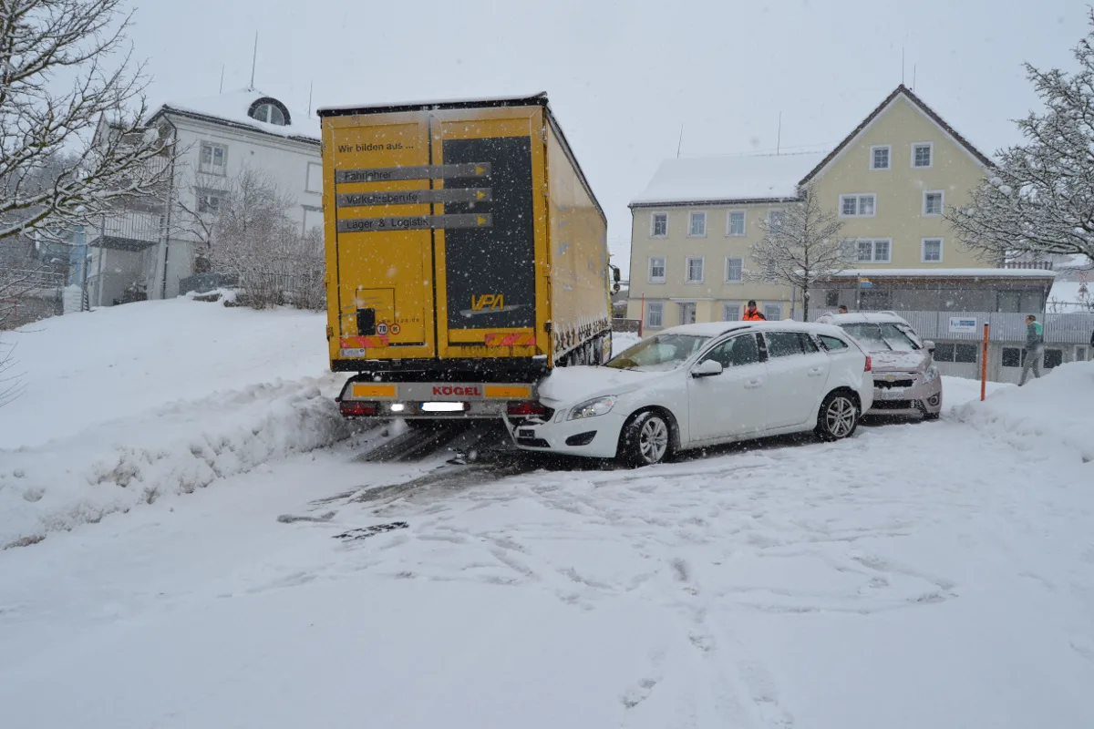 Bei winterlichen Verhältnissen in Gais kollidiert