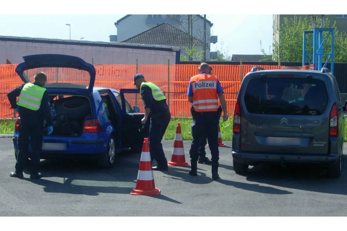 Kanton Schwyz SZ - Verkehrs- und kriminalpolizeiliche Kontrollen des Nord-Süd-Verkehrs