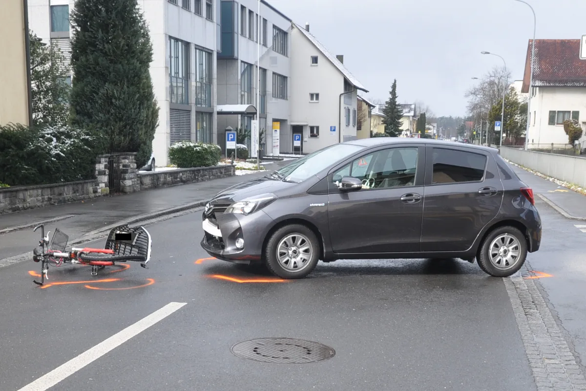 Auto kollidiert in Schaan mit Velo