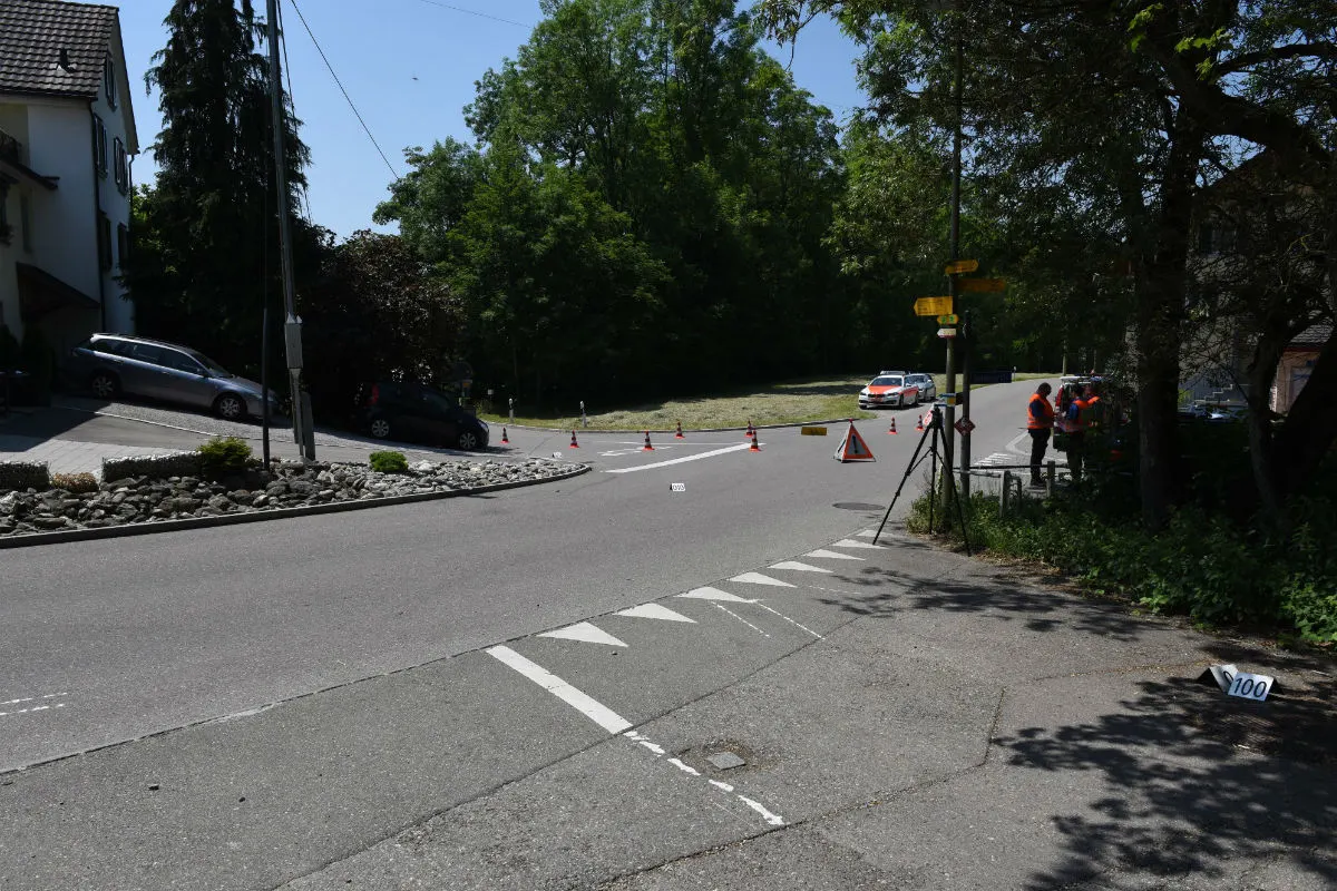 Meilen ZH - Velofahrer bei Kollision schwer verletzt