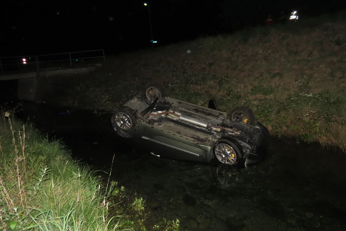 Kleindöttingen: Portugiesin landet samt Auto im Bach