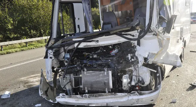 Fünf Autos in Auffahrkollision auf der A1 verwickelt