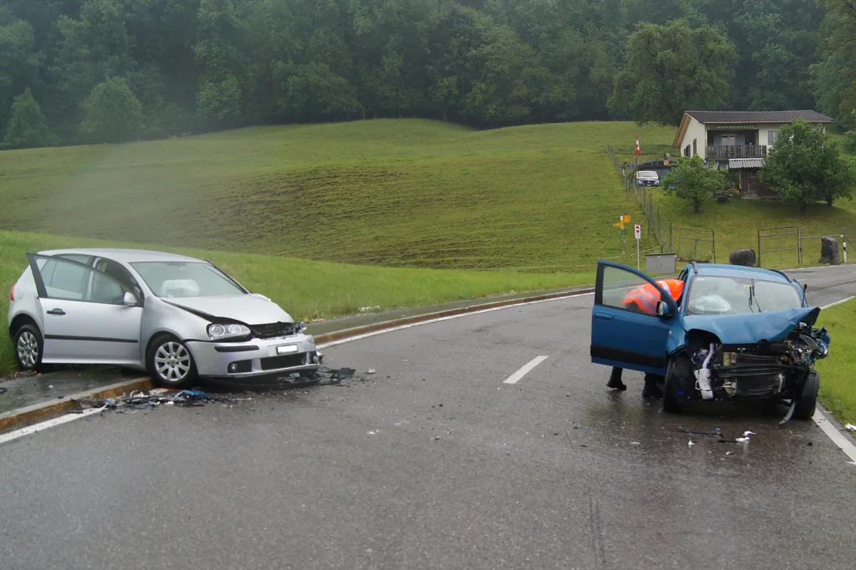 Frontalcrash in Baar fordert zwei Verletzte