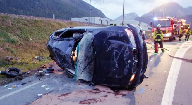 Selbstcrash in Samedan fordert zwei Verletzte