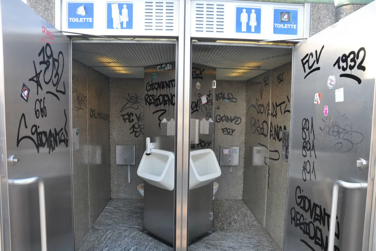 Vaduz FL - Öffentliche WC-Anlage beim Rheinpark-Stadion beschädigt 