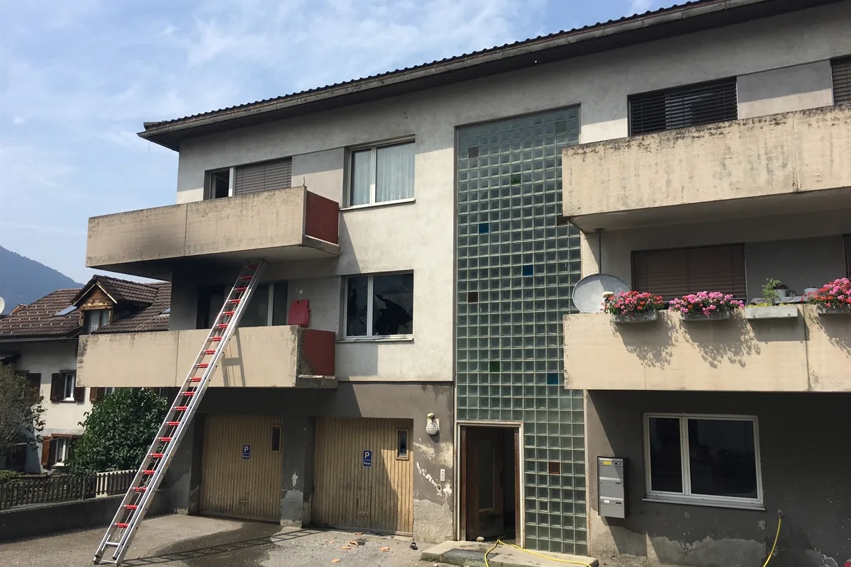 Zizers GR - Ein Schwerverletzter nach Wohnungsbrand