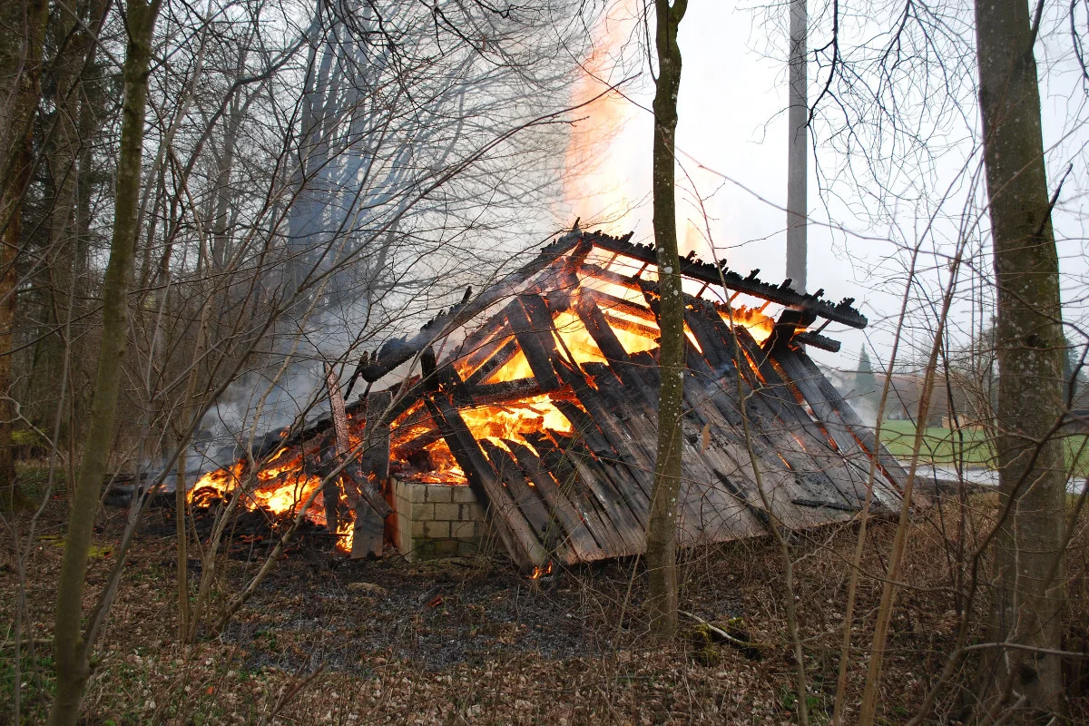 Holzschopf in Emmen abgebrannt - Zeugen gesucht