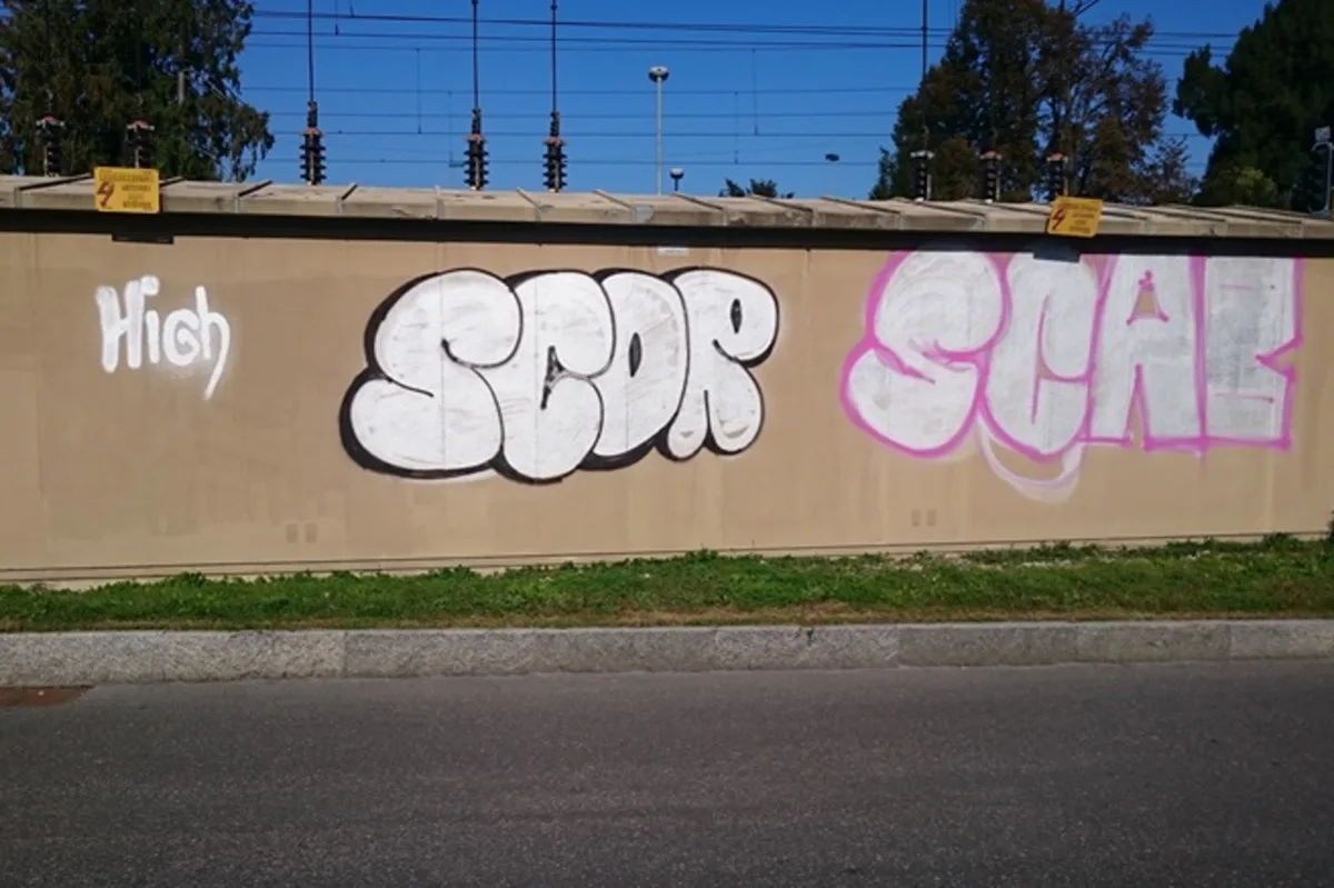 Zeugenaufruf: Graffitisprayer in Murten am Werk 