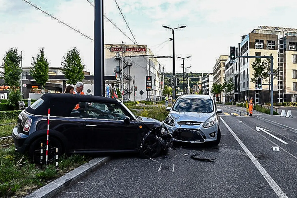 Bauma ZH - Selbstunfall fordert Schwerverletzten - Zeugenaufruf