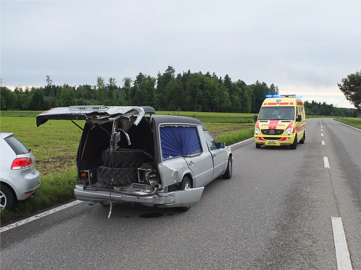 Hunzenschwil AG - Heftige Kollision bei Auffahrunfall