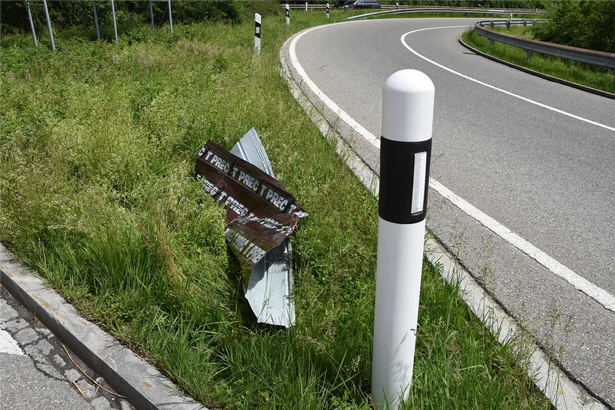 Tuggen SG - Polizei sucht Zeugen nach Motorradunfall