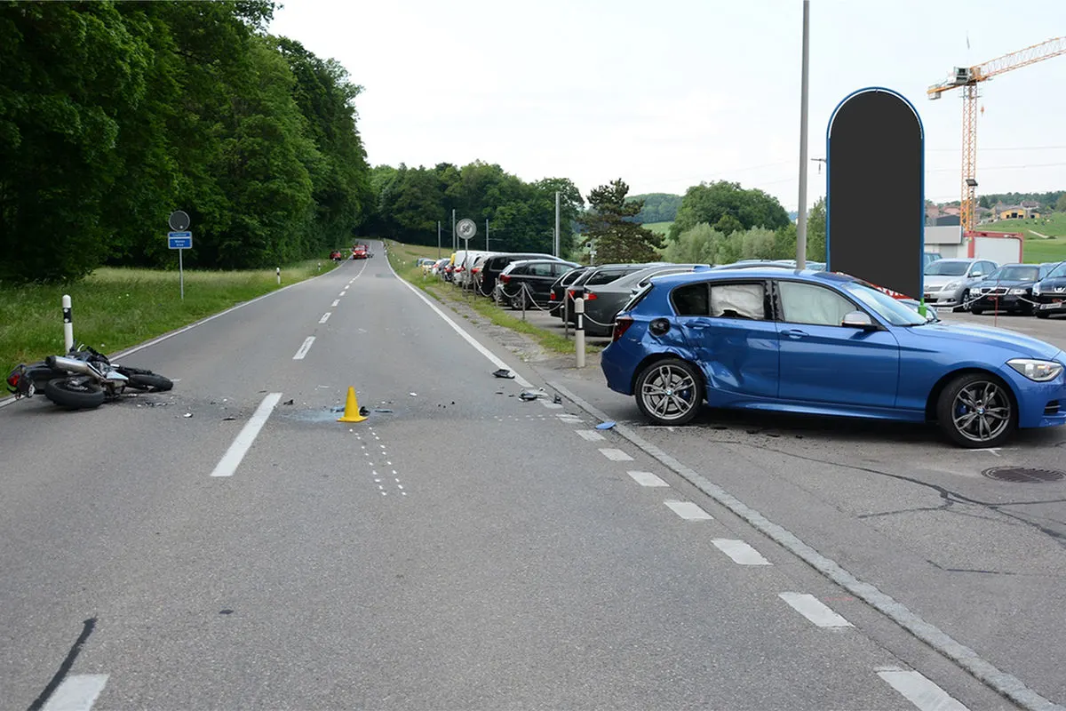 Courtepin FR - Motorradfahrer schwer verletzt