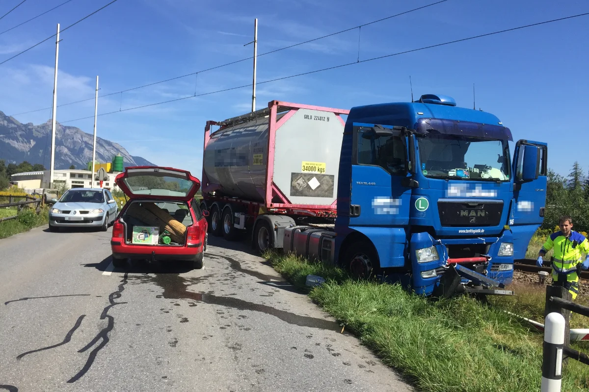 Bahnverkehr nach Crash in Grabs unterbrochen