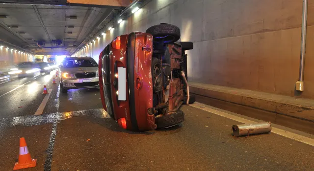 Bei Spurwechsel im Basler Schwarzwaldtunnel verunfallt