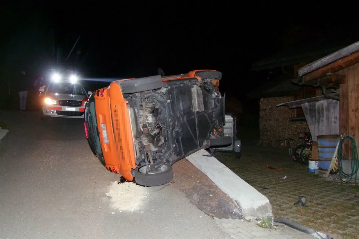 Nach Selbstunfall in Pany auf der Seite gelandet