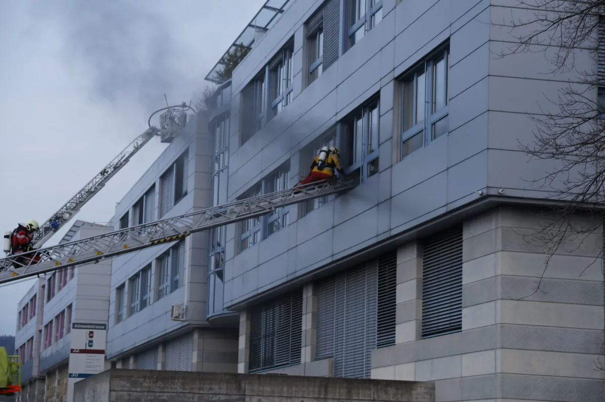 Fehraltorf: Technischer Defekt löst wohl Brand aus