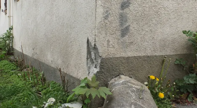 Hausfassade in Bad Ragaz beschädigt - Traktor gesucht