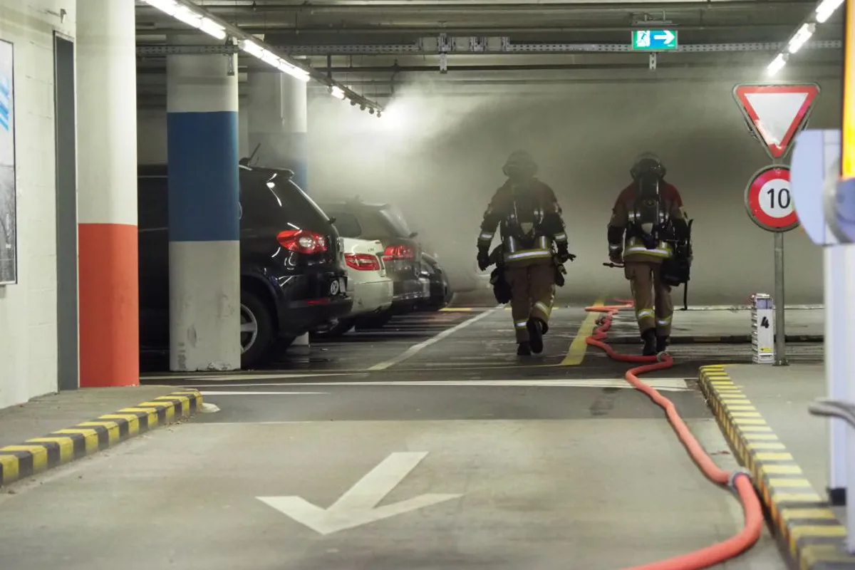 Bern BE - Autobrand im Parkhaus Wankdorf Center