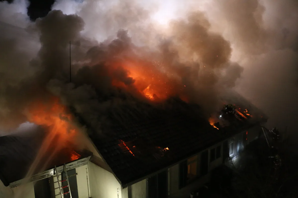 Hoher Schaden bei Hausbrand in Horgen