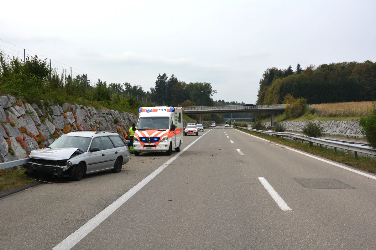 Wäldi TG - Auf der A7 in Leitplanke geprallt