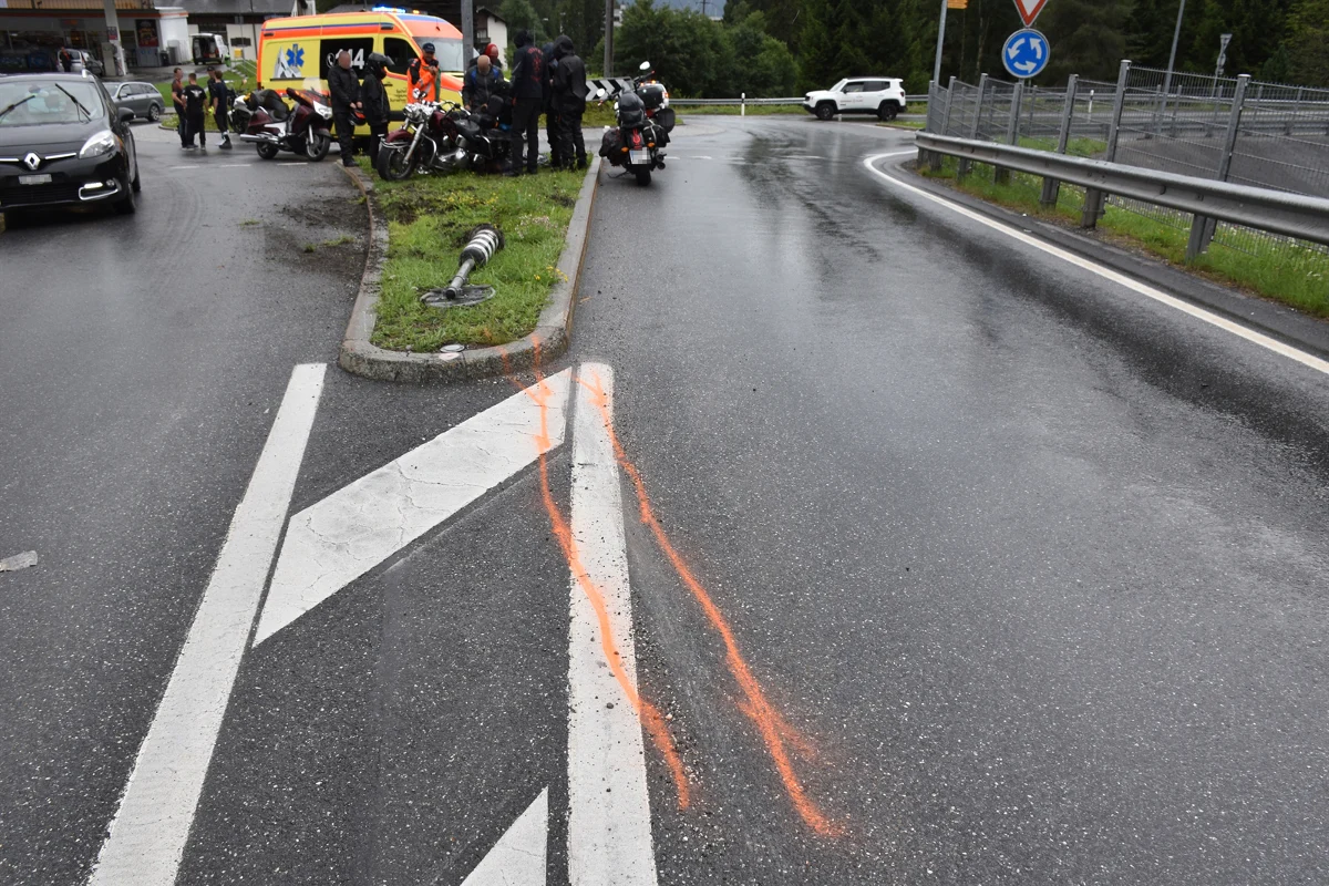 Laax GR - Soziusfahrerin bei Sturz verletzt