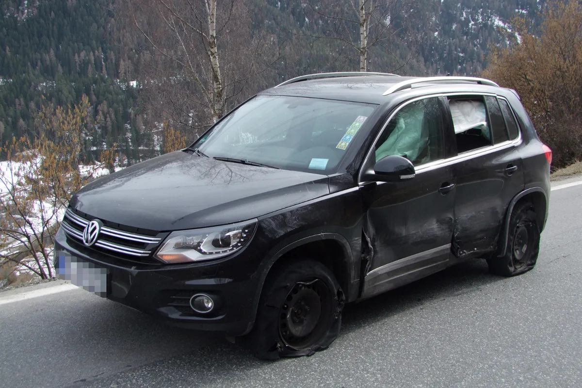 Nach Streifkollision in Scuol vier Kilometer weitergefahren