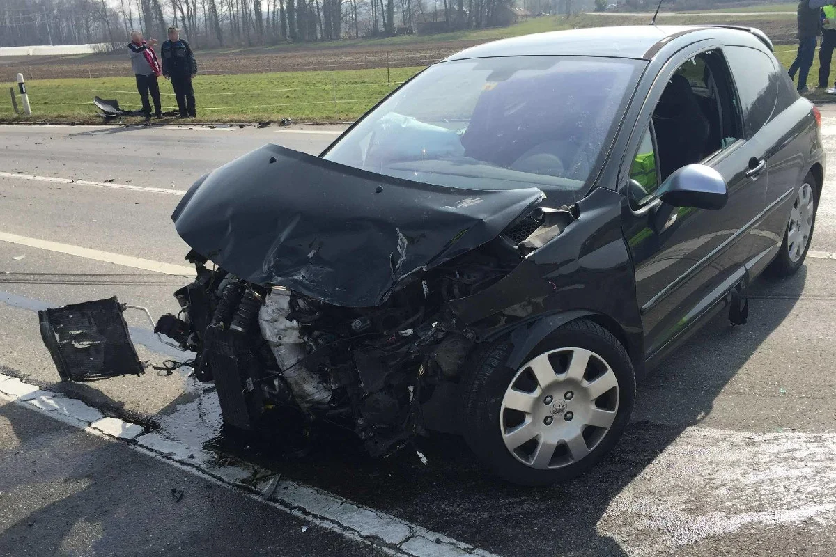 Drei Verletzte bei Unfall in Gempenach