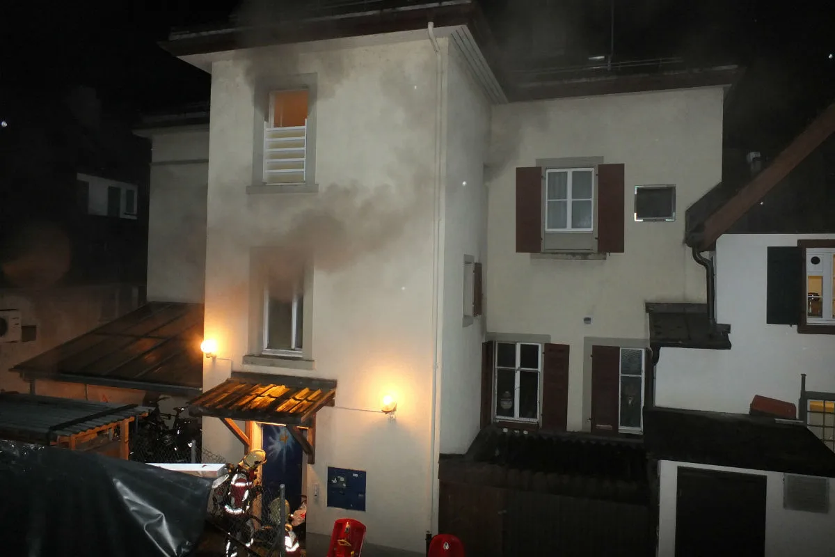 Verletzte bei Brand in Mehrfamilienhaus in Schmerikon