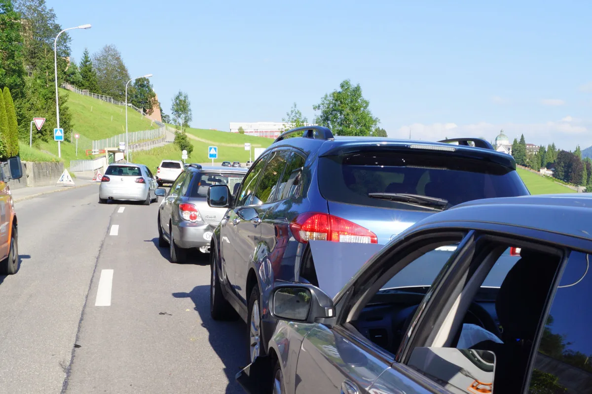 Menzingen ZG - Zwei Kinder und Erwachsene bei Unfall verletzt