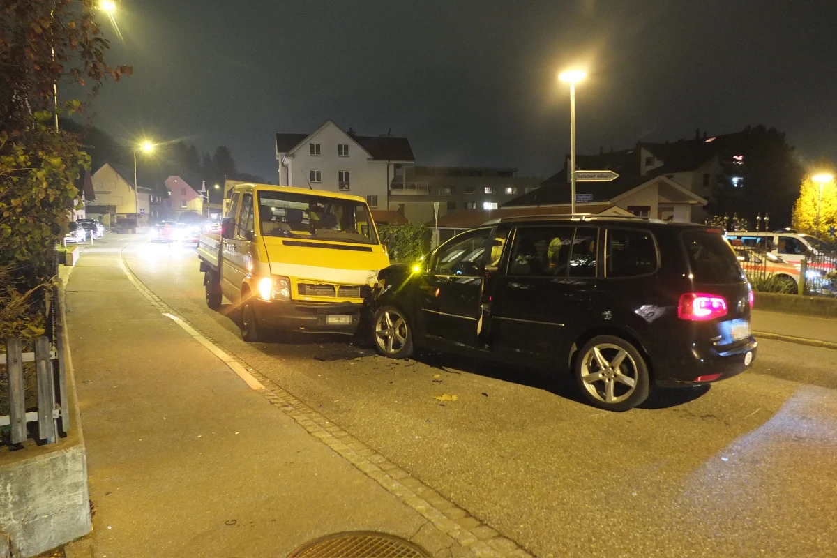 Balgach SG - Frontalcrash zwischen Lieferwagen und Auto