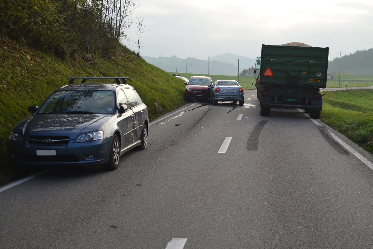 Alkoholisierter Autofahrer verursacht in Stein Frontalcrash
