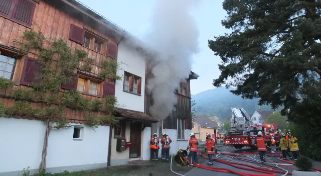 Dreifamilienhaus in Balgach fängt Feuer