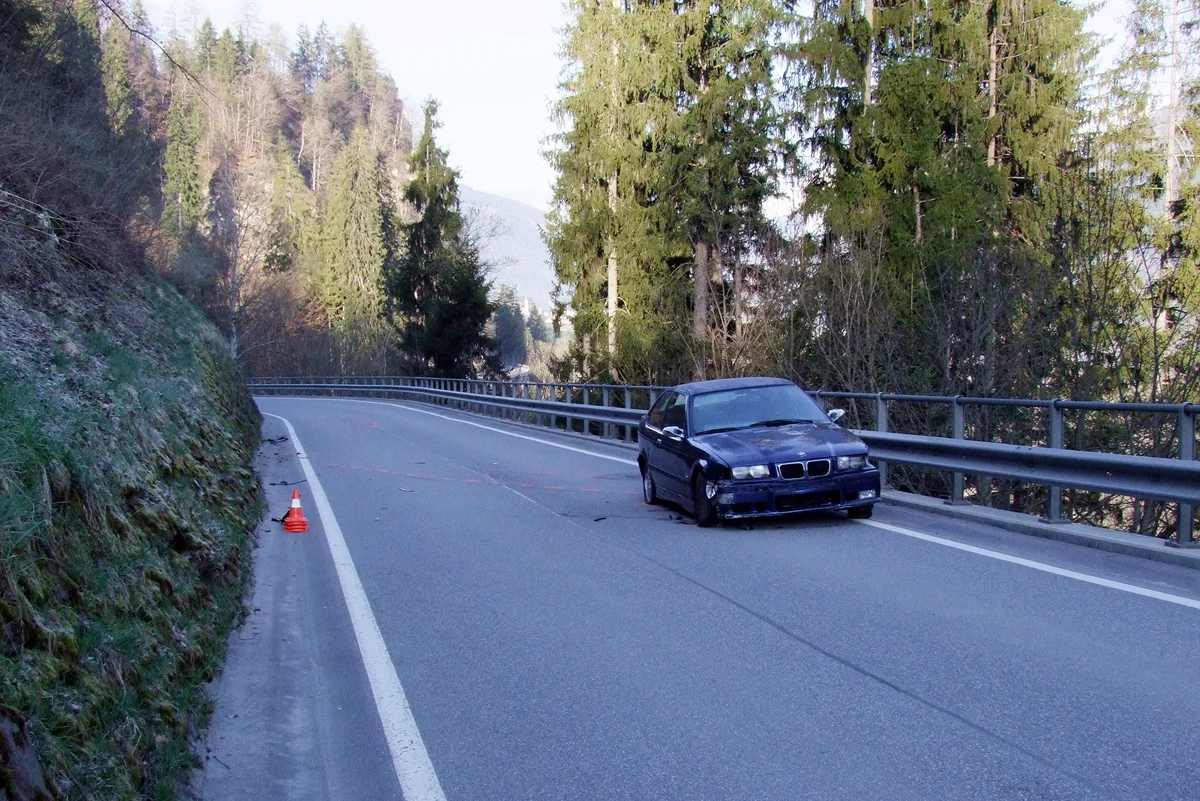 Schluein/Castrisch: Mit geklautem Auto Unfall gebaut