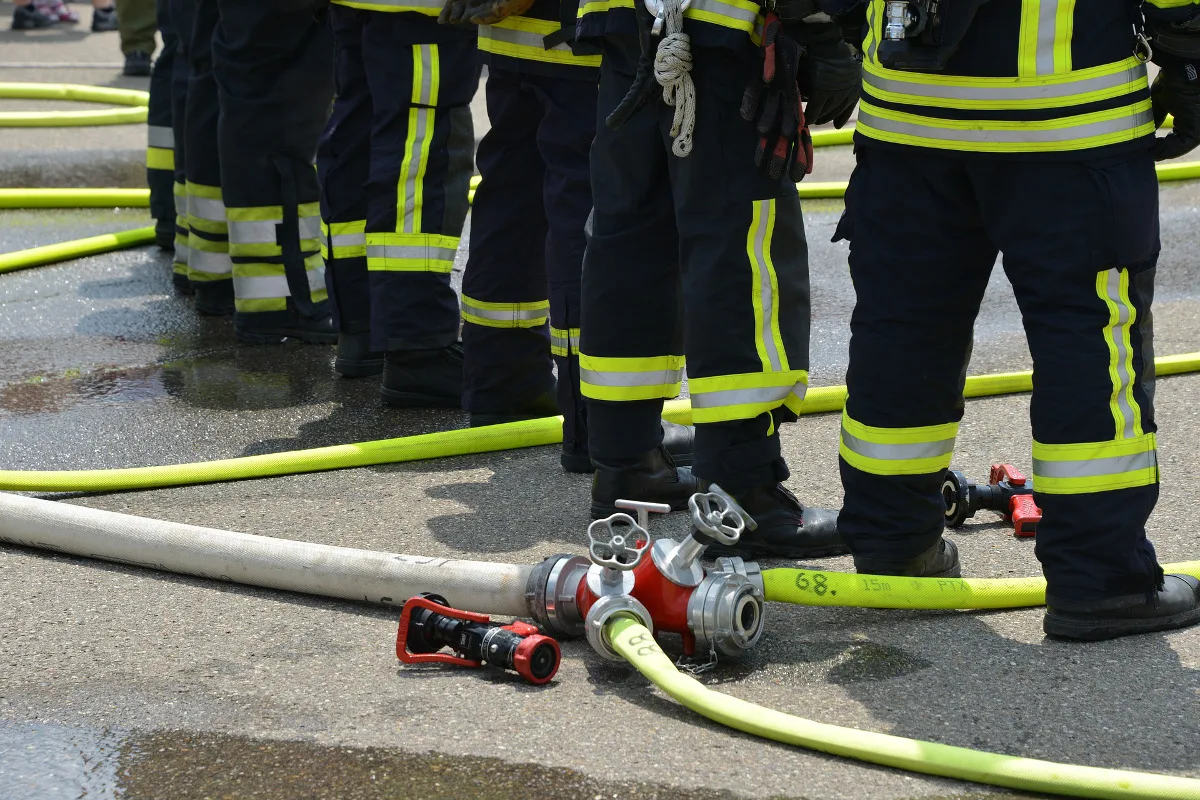 Füllinsdorf BL - Auto von Feuerwehrmann auf Abwegen