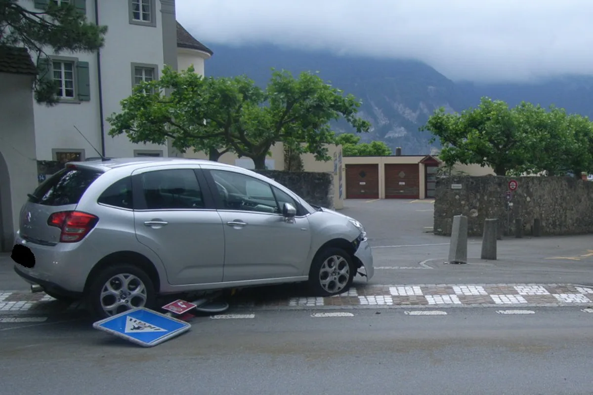 Urner Personenwagen kollidieren in Altdorf