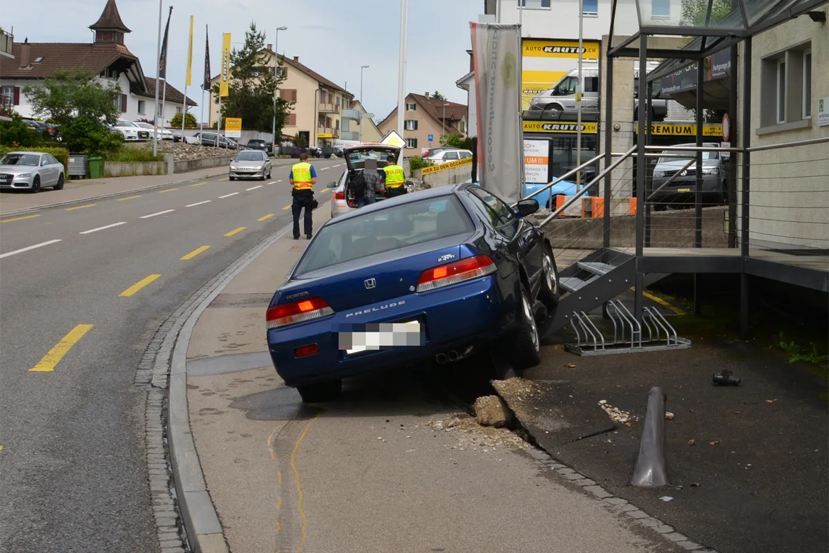 Frauenfeld: Mit 1,3 Promille - Autolenker fährt in Treppe