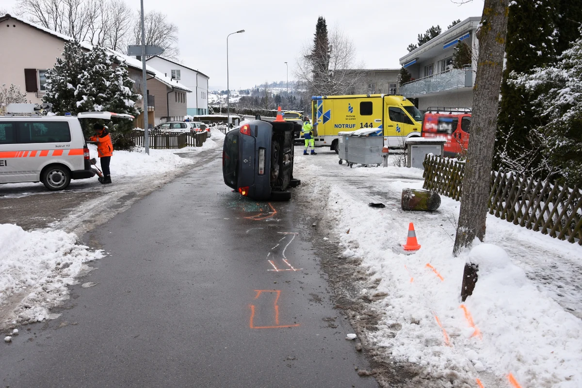 Jonschwil SG - 80-Jährige mit Auto verunglückt