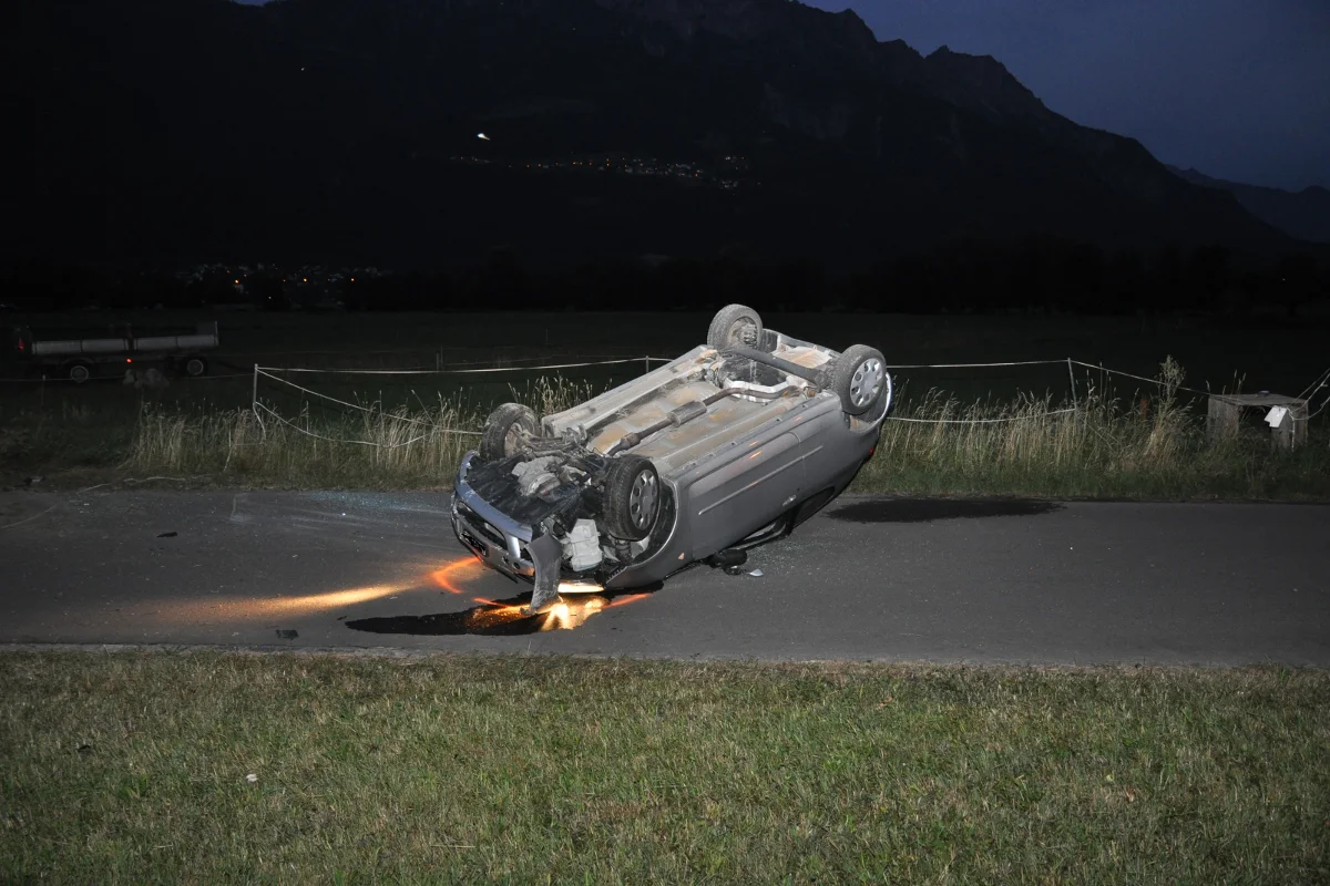 Alleincrash in Eschen fordert vier Verletzte