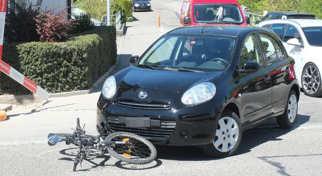 Oberuzwil: Zusammenprall zwischen Auto und Velo