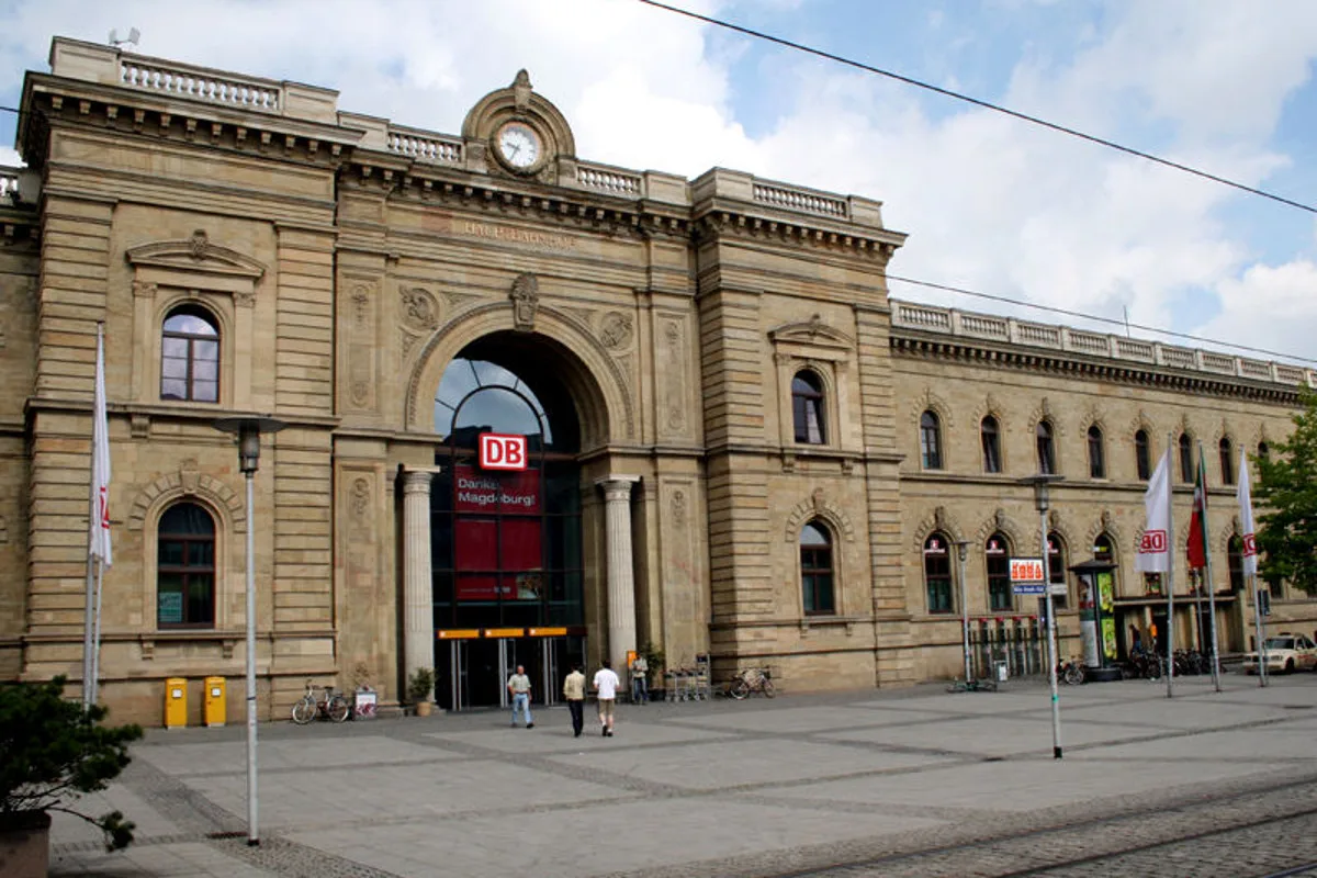 Magdeburg ST - Herrenloser Koffer am Hauptbahnhof