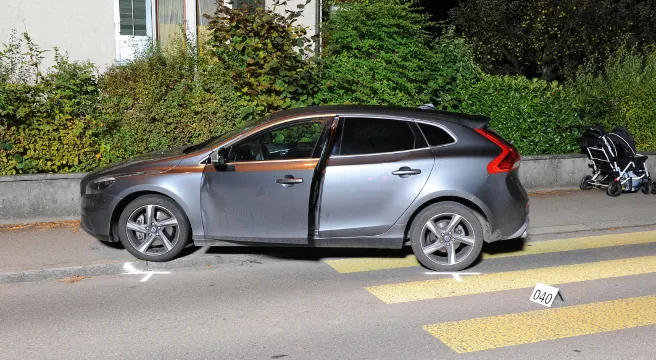Oberglatt: Familie mit Kinderwagen angefahren