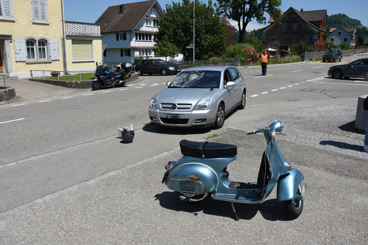 Ganterswil SG - Zweiradfahrer bei Unfall schwer verletzt