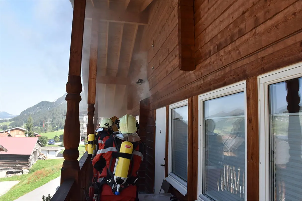 Cunter GR - Brand bei Mehrfamilienchalet