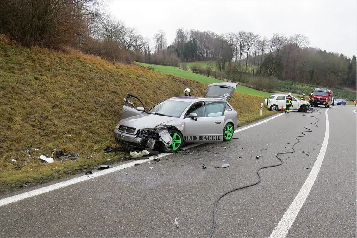 Zufikon AG - Frontalkollision endet glimpflich